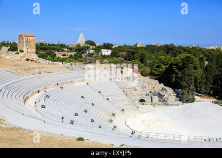 6. Jahrhundert v. Chr. griechische Amphitheater in Latomia del Paradiso, Neapolis District, Syrakus, Sizilien, Italien. Stockfoto