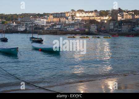 Strand im Hafen von St. Ives in Cornwall Stockfoto