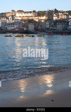 Strand im Hafen von St. Ives in Cornwall Stockfoto