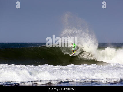 Australischer Profi-Surfer Julian Wilson Surfen in Jeffreys Bay, Südafrika Stockfoto