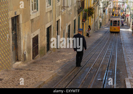 Lissabon, Elevador da Bica (Bica Seilbahn), Bairro Alto, Rua da Bica de Duarte Belo, Portugal. Europa Stockfoto