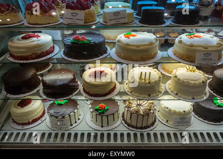 New York City, NY, USA, Amerikanische Bäckerei in Essen in Essen besicherter Geschäfte Grand Central Station Terminal' Zaro's Bakery" namens Grand Central Market. Bäckerei Regale Anzeige Stockfoto