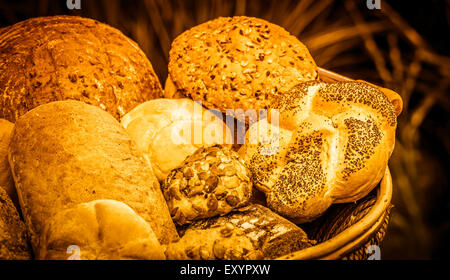 Sortiment von Golden Brote Brot und Brot Brötchen Stockfoto