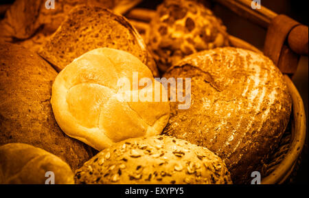 Sortiment von Golden Brote Brot und Brot Brötchen Stockfoto