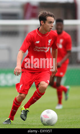 Galway, Irland. 18. Juli 2015. Vorsaison freundlich Galway United gegen Liverpool XI. Adam Lewis am ball für Liverpool XI Credit: Action Plus Sport/Alamy Live News Stockfoto