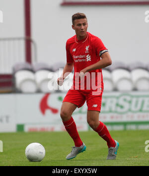 Galway, Irland. 18. Juli 2015. Vorsaison freundlich Galway United gegen Liverpool XI. Bran Garton am ball für Liverpool Credit: Action Plus Sport/Alamy Live News Stockfoto