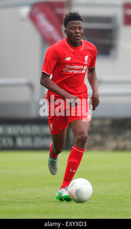 Galway, Irland. 18. Juli 2015. Vorsaison freundlich Galway United gegen Liverpool XI. Michel Amen Parker am ball für Liverpool XI. Bildnachweis: Aktion Plus Sport/Alamy Live-Nachrichten Stockfoto