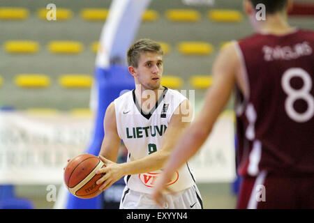 Italien, Lignano: Litauens Deividas Kumelis während das Halbfinale der Basketball-match zwischen Litauen und Lettland U20 Europäische Meisterschaft Männer 2015 in Pala Getur Sport Hall von Lignano auf Samstag, 18. Juli 2015. Stockfoto