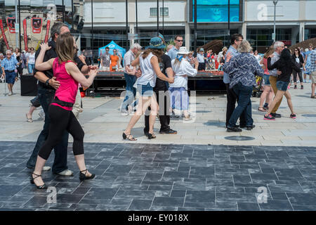 Bristol 18. Juli 2015 riesige Menschenmassen genießen das sonnige Wetter und Festlichkeiten im Bristol Hafen-Festival Credit: Paul Chambers/Alamy Live News Stockfoto