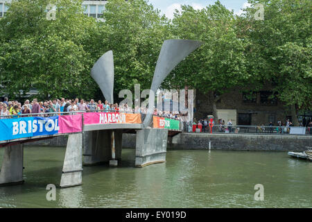 Bristol 18. Juli 2015 riesige Menschenmassen genießen das sonnige Wetter und Festlichkeiten im Bristol Hafen-Festival Credit: Paul Chambers/Alamy Live News Stockfoto