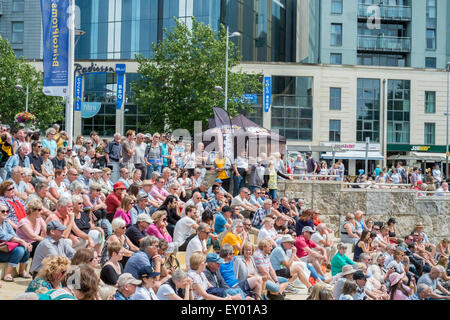 Bristol 18. Juli 2015 riesige Menschenmassen genießen das sonnige Wetter und Festlichkeiten im Bristol Hafen-Festival Credit: Paul Chambers/Alamy Live News Stockfoto