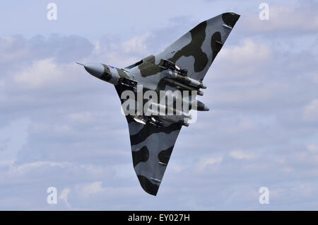 Avro Vulcan B2 XH 558 Flugzeuge in RAF Farben zieht auf drastische Art und Weise an RIAT Fairford 2015, UK. Credit: Antony Nessel/Alamy leben Nachrichten Stockfoto