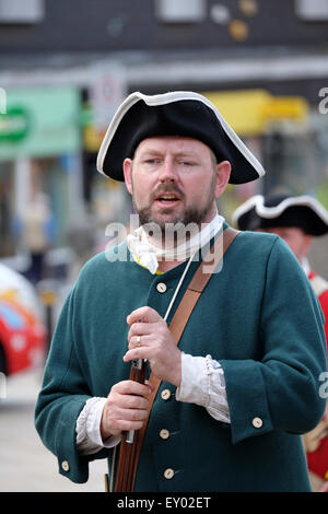 Hoghton, Lancashire, UK. 18. Juli 2015. 2015 sieht der 300-Jahr-Jubiläum der Schlacht von Preston, der letzte auf englischem Boden Schlacht. Marktplatz vor der Harris Museum and Art Gallery sah Reenactment-Gruppen aus diesem Anlass. Dies ist, wo der Jacobite Armee verkündet "James III als König" (im Gegensatz zu den regierenden König George ich). Regierungstruppen holte schließlich mit den Jakobiten Rebellen den Kampf statt entlang der Hauptstraßen der Stadt. Bildnachweis: Paul Melling/Alamy Live-Nachrichten Stockfoto
