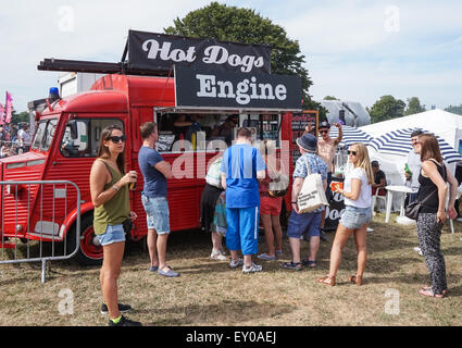 Hot Dog Essen Lkw bei der Lambeth Land zeigen in Brockwell Park, London England United Kingdom UK Stockfoto