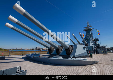 16-Zoll-Gewehren, Schlachtschiff USS North Carolina Stockfoto