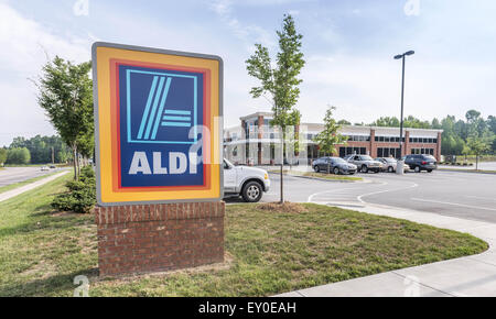 Salisbury, North Carolina, USA. 18. Juli 2015. Aldi Supermärkte in Salisbury, North Carolina. © Sean Meyers/ZUMA Draht/Alamy Live-Nachrichten Stockfoto