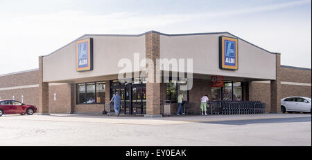 Salisbury, North Carolina, USA. 18. Juli 2015. Aldi Supermärkte in Salisbury, North Carolina. © Sean Meyers/ZUMA Draht/Alamy Live-Nachrichten Stockfoto