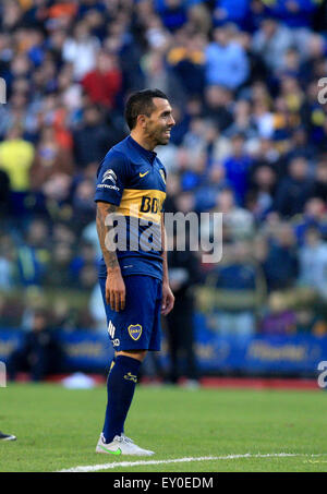 Buenos Aires, Argentinien. 18. Juli 2015. Boca Juniors Carlos Tevez reagiert während des Spiels der argentinischen Erstligisten gegen Quilmes, beim Alberto J. Armando Stadium in der Stadt Buenos Aires, Argentinien, am 18. Juli 2015. © Martin Zabala/Xinhua/Alamy Live-Nachrichten Stockfoto