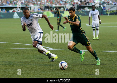 18. Juli 2015. VALERI (8) steuert den Ball. Die Portland Timbers FC veranstaltete die Vancouver Whitecaps FC im Providence Park am 18. Juli 2015. © David Blair/ZUMA Draht/Alamy Live-Nachrichten Stockfoto