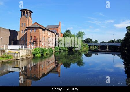 Die Spinnerei neben River Derwent, Derby, Derbyshire, England, Großbritannien, Westeuropa. Stockfoto