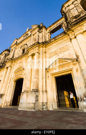 Haupteingang der Kathedrale von León, Nicaragua Stockfoto