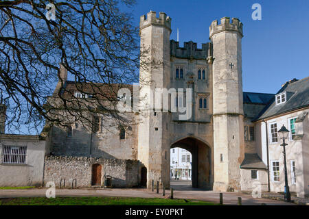 Das Tor zu den Bischofspalast, bekannt als der Bischof Auge in Wells, Somerset, England, UK Stockfoto