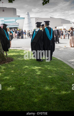 Absolventinnen und Absolventen bei Warwick Universität Abschlussfeier Juli 2015 Stockfoto