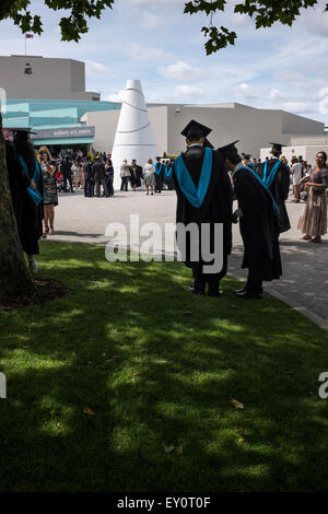 Absolventinnen und Absolventen bei Warwick Universität Abschlussfeier Juli 2015 Stockfoto