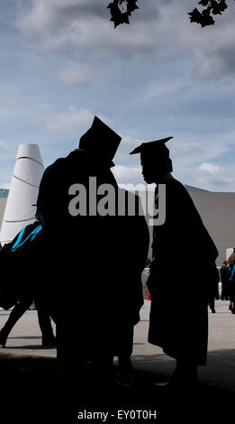 Silhouette der Absolventen bei Warwick Universität Abschlussfeier Juli 2015 Stockfoto