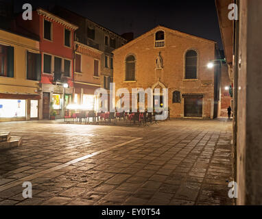 Campo San Tomà in Venedig bei Nacht Stockfoto