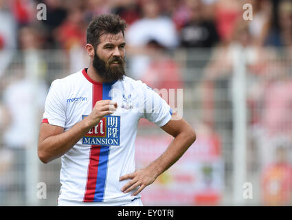 Berlin, Deutschland. 18. Juli 2015. Crystal Palace Mile Jedinak reagiert während der Fußball Testspiel 1. FC Union Berlin Vs Crystal Palace F.C. in Berlin, Deutschland, 18. Juli 2015. Foto: Soeren Stache/Dpa/Alamy Live News Stockfoto