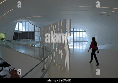 Innenraum des Heydar Aliyev Zentrums von irakisch-britische Architektin Zaha Hadid entworfen und bekannt für seine markante Architektur in der Stadt Baku-Hauptstadt von Aserbaidschan Stockfoto