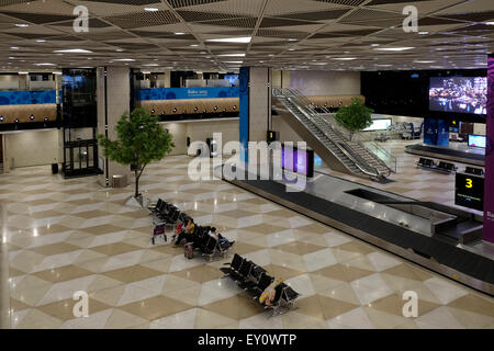 Ankunftshalle in Heydar Aliyev Flughafen in der Stadt Baku in Aserbaidschan Stockfoto