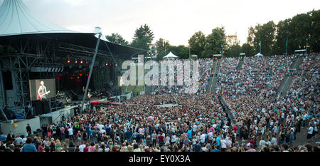 Berlin, Deutschland. 18. Juli 2015. Die Band tritt Sunrise Avenue auf der Bühne in der Wuhlheide Veranstaltungsort in Berlin, Deutschland, 18. Juli 2015. Foto: Jörg Carstensen/Dpa/Alamy Live News Stockfoto