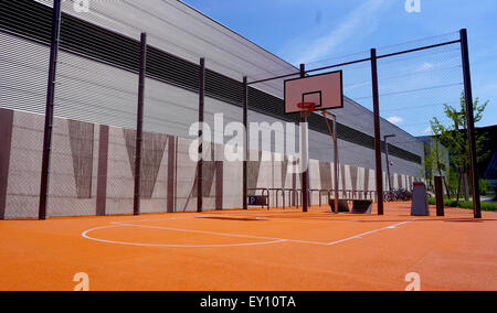 Basketballkorb An Ein Offentliches Freibad Basketballplatz Koln Kalk Nordrhein Westfalen Stockfotografie Alamy