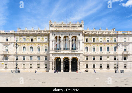 Regierungsgebäude in Piazza Unita Rennrädern, Triest, Italien Stockfoto