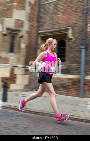 Cambridge, UK. 19. Juli 2015. Wettlauf um Leben 5k und 10 k-Charity-Lauf für Cancer Research UK, ausgehend von Parkers Piece, Parkterrasse, Cambridge, Cambridgeshire, CB1 1EH). Credit: Jason Marsh/Alamy Live News Stockfoto