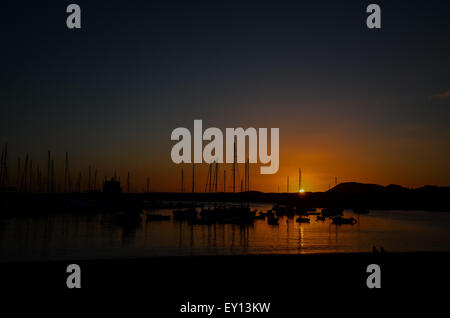 Silhouette Boot im Meer Stockfoto