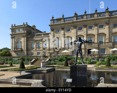 Der Orpheus mit einem Leoparden Statue auf der Terrasse am Harewood House, Nr Leeds, Yorkshire, Großbritannien Stockfoto