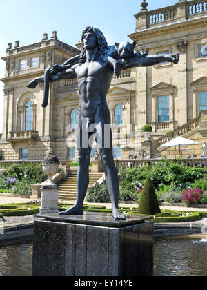 Der Orpheus mit einem Leoparden Statue auf der Terrasse am Harewood House, Nr Leeds, Yorkshire, Großbritannien Stockfoto