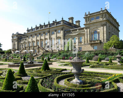 Die Terrasse am Harewood House, Nr Leeds, Yorkshire, Großbritannien Stockfoto