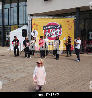 Durham, Großbritannien. 19. Juli 2015. Xaral die Dixie Band spielt im Millennium Ort während der Durham City Straßen of Brass Festival. Bildnachweis: AC Bilder/Alamy Live-Nachrichten Stockfoto