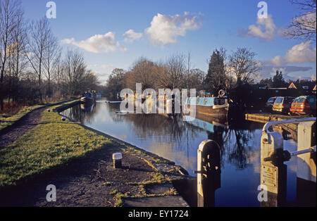 Grand Union Canal, Lastkähne und Schleusen zwischen Hemel - Hempstead und Berkhamsted in Hertfordshire UK. Stockfoto