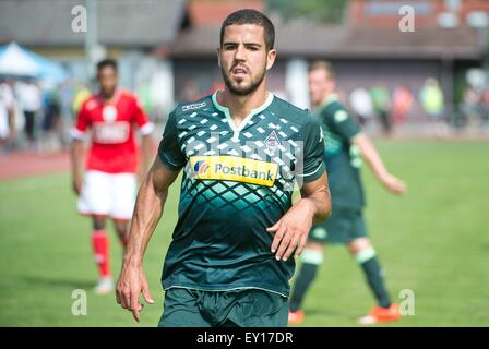 Rottach-Egern, Deutschland. 19. Juli 2015. Fußball-Testspiel: Borussia Moenchengladbach - Standard Lüttich findet in Rottach-Egern, Deutschland, 19. Juli 2015. Mönchengladbach Alvaro Dominguez während des Spiels. Foto: Daniel Naupold/Dpa/Alamy Live News Stockfoto