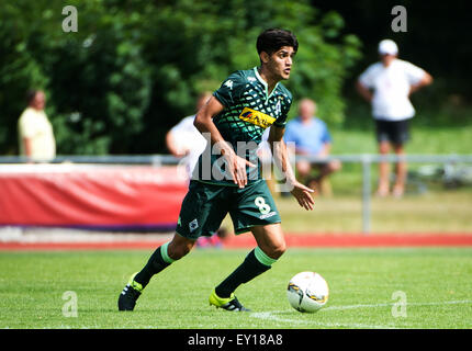 Rottach-Egern, Deutschland. 19. Juli 2015. Fußball-Testspiel: Borussia Moenchengladbach - Standard Lüttich findet in Rottach-Egern, Deutschland, 19. Juli 2015. Mönchengladbach Mahmoud Dahoud während des Spiels. Foto: Daniel Naupold/Dpa/Alamy Live News Stockfoto