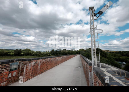 Viadukt Weg Fußweg und Zyklus Weg entlang der restaurierten Hockley-Viadukt in Winchester Stockfoto