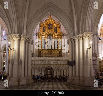 TOLEDO, Spanien – 19. Mai 2014: Orgel von Toledo Kathedrale Stockfoto