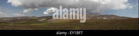 Mount Aragats (4.090 m) in der Provinz Aragatsotn, Armenien. Mount Aragats ist der höchste Punkt in Armenien. Panorama vom Punkt Stockfoto