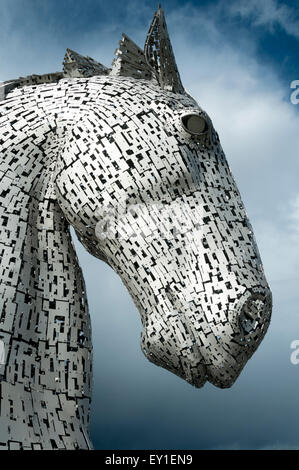 Die Kelpies, eine Skulptur von Andy Scott, Forth & Clyde Canal im The Helix-Park, in der Nähe von Falkirk, Schottland, Vereinigtes Königreich Stockfoto