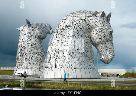 Die Kelpies, eine Skulptur von Andy Scott, Forth & Clyde Canal im The Helix-Park, in der Nähe von Falkirk, Schottland, Vereinigtes Königreich Stockfoto